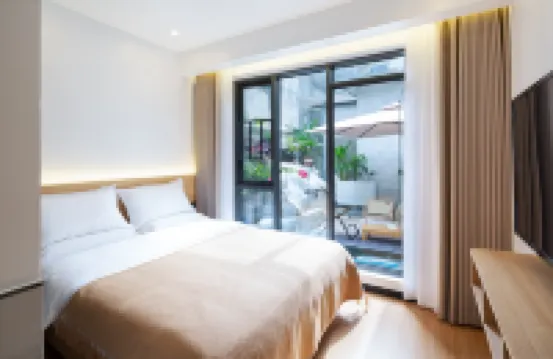 Jingsu Menglan Chunxiao Designer Courtyard Villa (Phoenix Ancient City Range Rover Station Store)