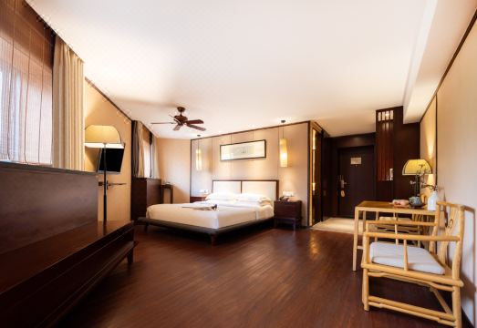 1. 귀라이치 부티크..