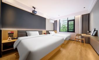 Cloud Hotel(Emerald Plaza Xingguo StationBranch)