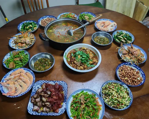 Lijiang Qishangju Youth Hostel تناول الطعام Photos