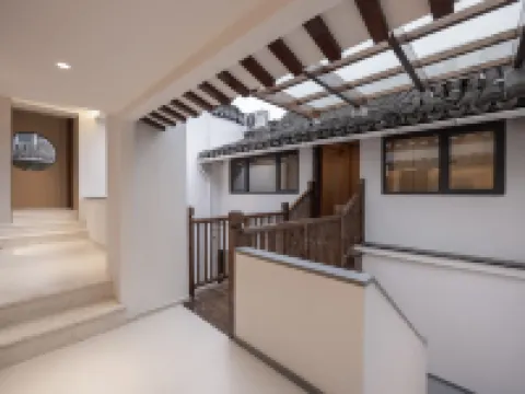 Zhenshui Courtyard · 180° River-View · Designer's Aesthetic | Panoramic Resort Guesthouse (Xitang) Hotels in Jiashan