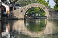 Zhenshui Courtyard · 180° River-View · Designer's Aesthetic | Panoramic Resort Guesthouse (Xitang)