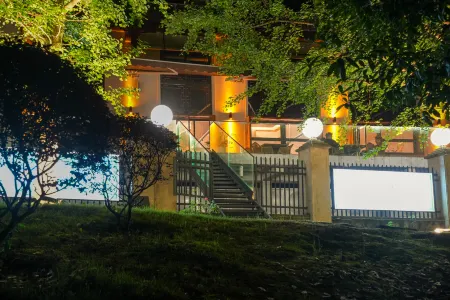 Qianmichunshan Homestay (Guizhou Tea Culture Ecology Museum) Отели рядом с достопримечательностью «Meitan International Hotel Hot Spring»