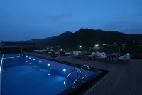 YOYA RESORT - Rooftop Pools