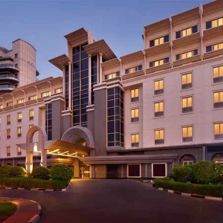 Mövenpick Hotel & Apartments Bur Dubai Отели рядом с достопримечательностью «Уд-Метха»