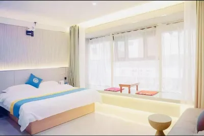 Cloud Plus Smart Cinema Boutique Inn (Yanji Yanbian University West Market Store) Hotel di 