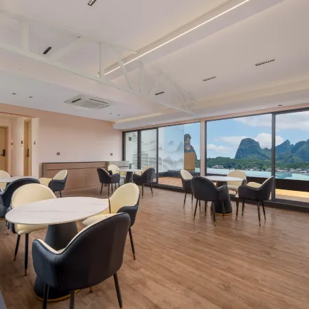 Linshan Luxury River View Hotel (Yangshuo West Street Lijiang Branch)