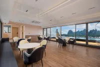 Linshan Luxury River View Hotel (Yangshuo West Street Lijiang Branch)