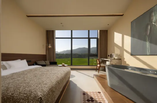 EHOUSE Guixia Yunqi Hidden Mountain Homestay (Wanning Shimei Bay Roundabout Tourist Highway Store)