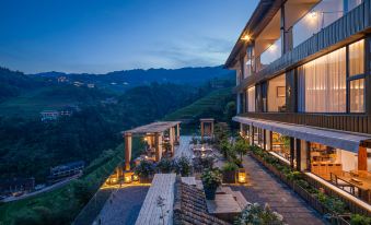 Go to see the mountain dwellers (Longji Jinkeng terraced shop)