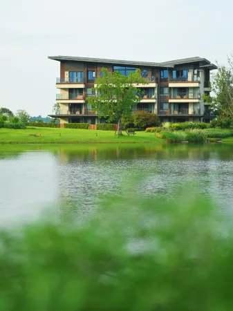 Emeishan Gaoqiao Li  Hentique Pinecone Hotel Отели рядом с достопримечательностью «Yingbin Square»