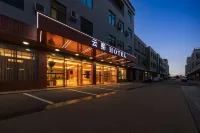 海口雲熙飯店（美蘭國際機場高鐵站店） 江東十里金灘-露營地附近的飯店