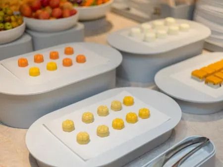 JI Hotel (Shanghai Hongqiao Zhongshan West Road) Отели рядом с достопримечательностью «Donghua University(Yanan Road Campus)»