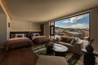 Shangri-La Half View Vacation Homestay (Near the Giant Prayer Wheel, Dukezong Ancient City)