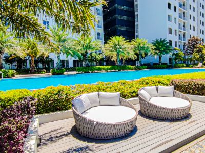 Peaceful Luxury at Gravit8 Klang by HCK