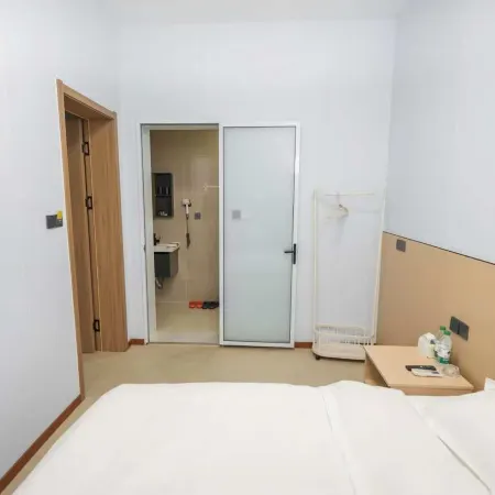 Xinyue Homestay (Wansui Mountain Wuxia City)