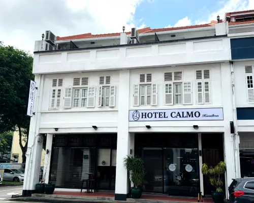 Hotel Calmo Hamilton Hotels near Lavender