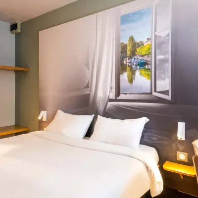 B&B Hotel Nantes Parc Expos la Chapelle Отели рядом с достопримечательностью «Станция Haluchère-Batignolles»