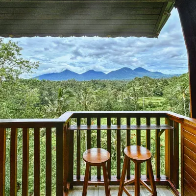 Four Mountains Villa Bedugul by AGATA Nungnung Waterfall周辺のホテル