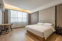 Clouds Seasons Hotel (Hezhou University West Campus Branch)
