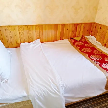 Hancheng Business Hotel (Qingshuihe Middle Road North Mechanical and Electrical Industrial School) Отели рядом с достопримечательностью «Центральная кровавая станция Чжан Цзякоу»