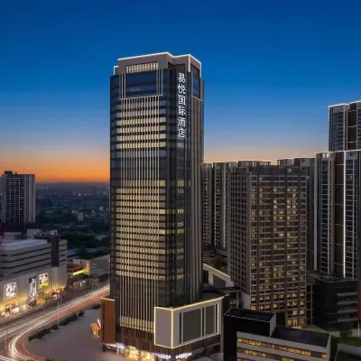 Yiyue International Hotel (Xiangyang Railway Station People's Square) Hotels near Renmin Square