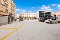 Ruiji Designer Hotel - parking