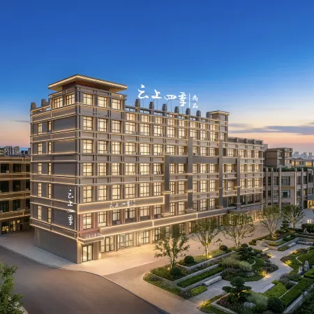 Cloud Four Seasons Hotel (Zhangye High-Speed Railway West Station)