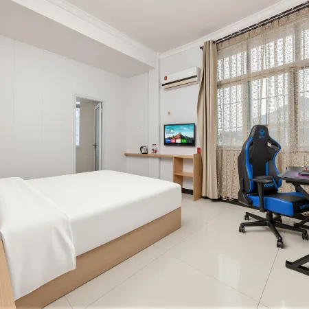 Topological E-sports Homestay (Nüjie Square)