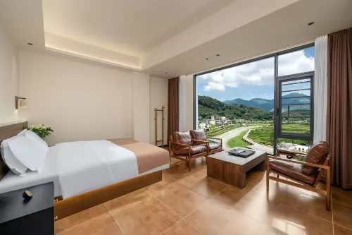 Fifth Season Boutique Homestay - parking