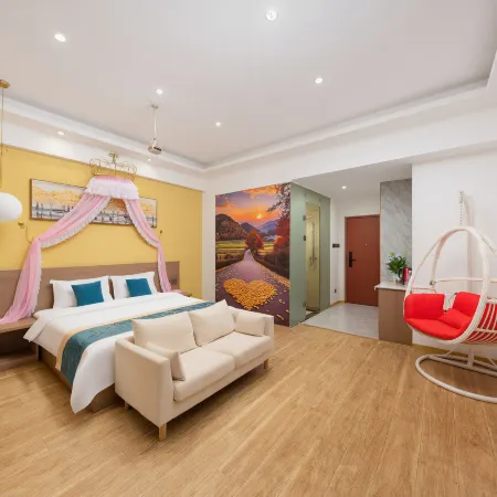 Lijing Light Luxury Apartment (Ningde City Hospital Ningde Station)