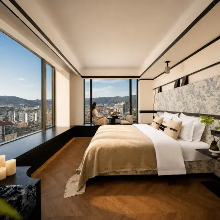 SFEEL Designer Hotel (Dukezong Ancient City Branch)