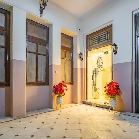 Queen Palace Hotel