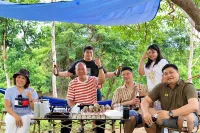 Riverside Glamping Resort Kanchanaburi - parking