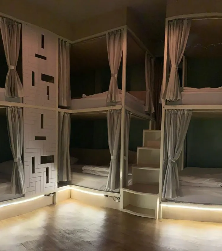 ห้องเตียงเดี่ยวในหอพักรวม (302 รวมชายหญิง)