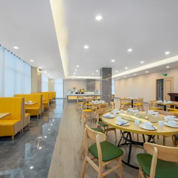 Vienna International Hotel (Guiping Xishan Scenic Area Beijiangwan Branch)