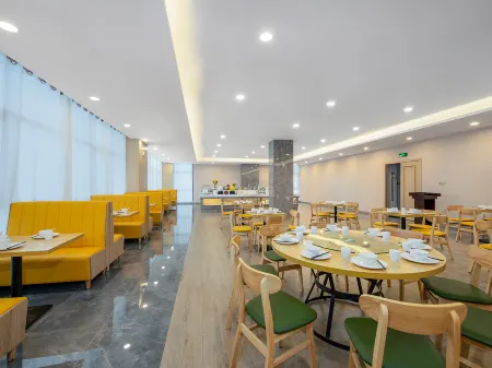 Vienna International Hotel (Guiping Xishan Scenic Area Beijiangwan Branch) Отели в г. Гуйпин