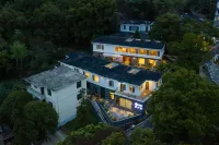 Floral Hotel · Lushan Mengluge Hotel  (Mount Lushan Scenic Zone Store) Hotels near Liuxu North Road Pedestrian Street (North Entrance & Exit)