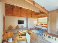 Arro Khampa by Zinc Journey Lijiang