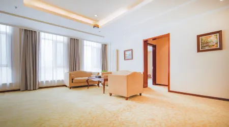 Huabin International Hotel Отели рядом с достопримечательностью «Inner Mongolia University Innovation College (South Campus)»