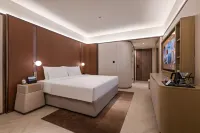 Crystal Hotel Jinan Laiwu Gaochuang Center Hotels near Shandong University of Finance and Economics (Laiwu Campus)