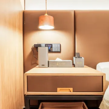 Lu Yue Hotel (Shenzhen Huaqiangbei Science Museum Metro Station Store)