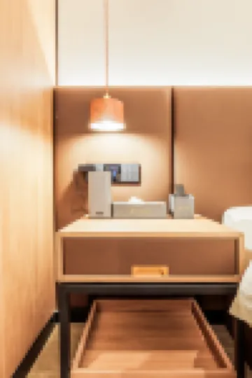 Lu Yue Hotel (Shenzhen Huaqiangbei Science Museum Metro Station Store)