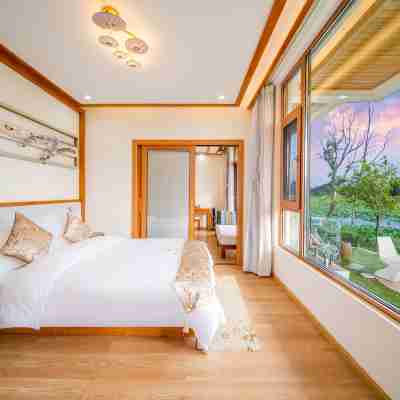 Shui Zhi Pan Lake View Inn Rooms