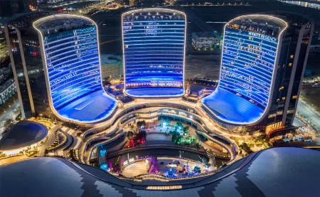 Manhattan International Apartment Hotel Отели рядом с достопримечательностью «Hengqin Port»