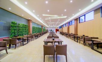 Yafeiya Hot Spring Hotel (only Henan Movie Town store)