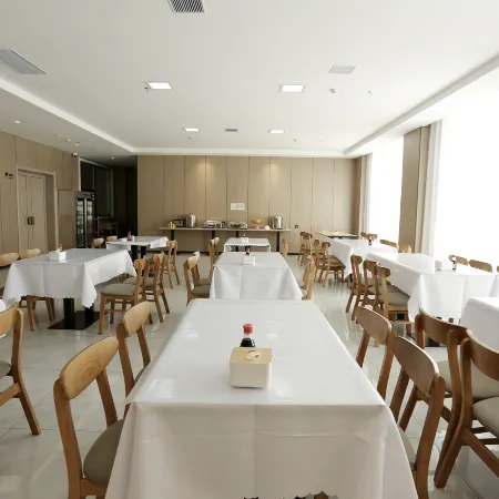 Jiny Hotel