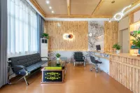 Yueting Homestay (Baoquan Scenic Area)