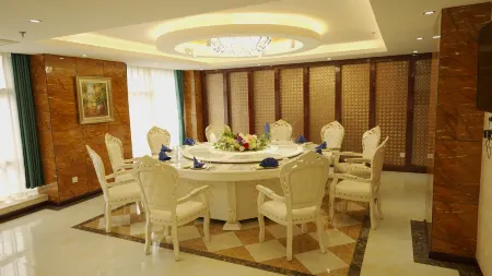 Helanshan Hotel Отели в г. Алашань-Цзоци