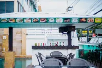 Sarita Chalet & Spa Jomtien beach Pattaya - بار
